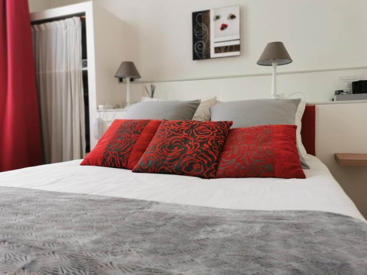Le St Vincent Hotel Roquefort  Bagian luar foto