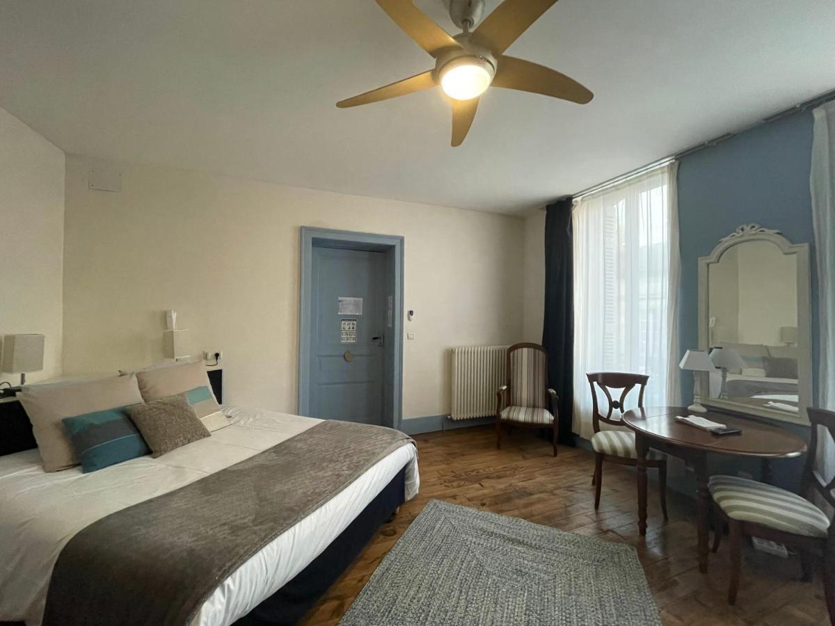 Le St Vincent Hotel Roquefort  Bagian luar foto