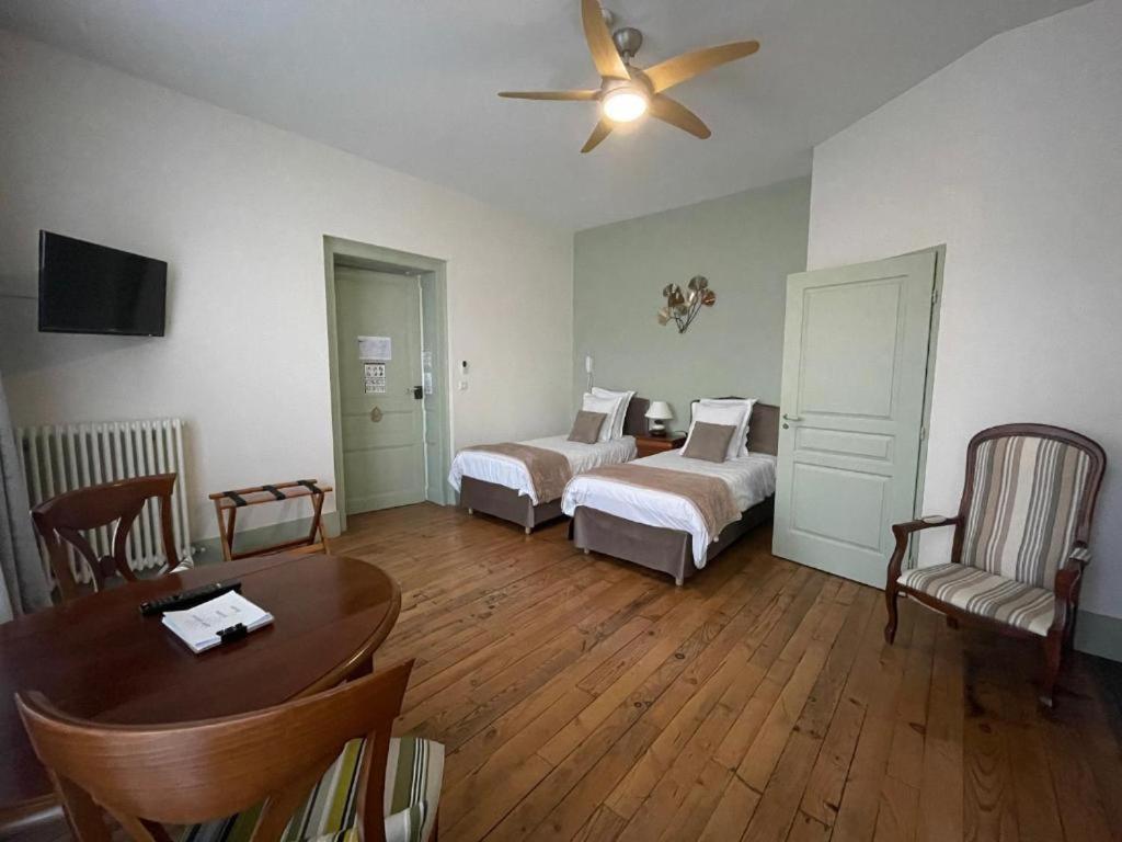 Le St Vincent Hotel Roquefort  Bagian luar foto