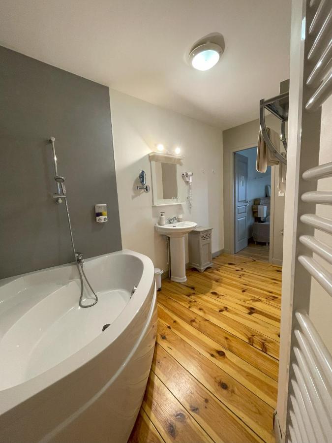 Le St Vincent Hotel Roquefort  Bagian luar foto