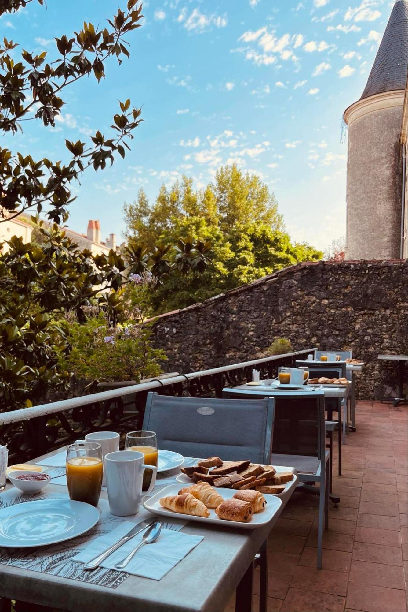 Le St Vincent Hotel Roquefort  Bagian luar foto