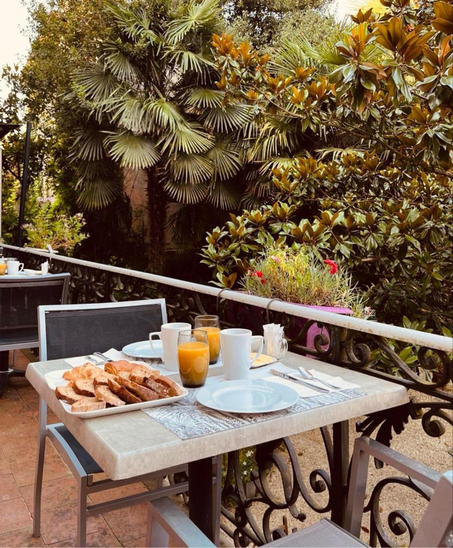 Le St Vincent Hotel Roquefort  Bagian luar foto