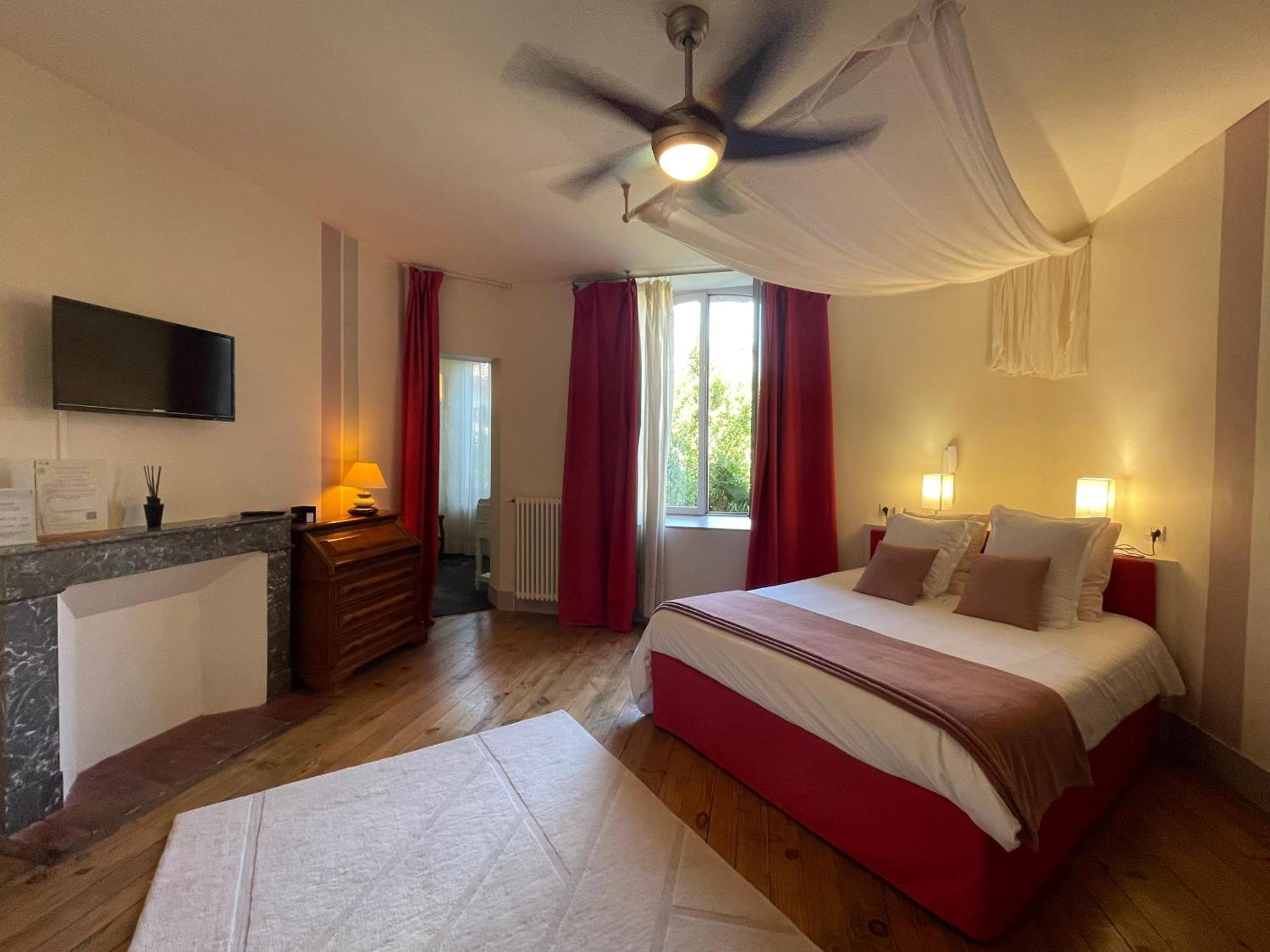 Le St Vincent Hotel Roquefort  Bagian luar foto