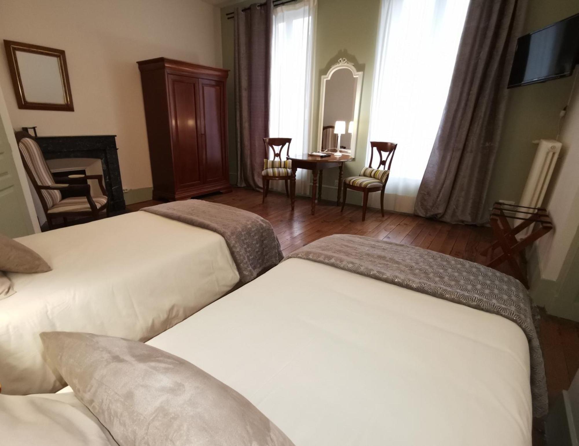 Le St Vincent Hotel Roquefort  Bagian luar foto