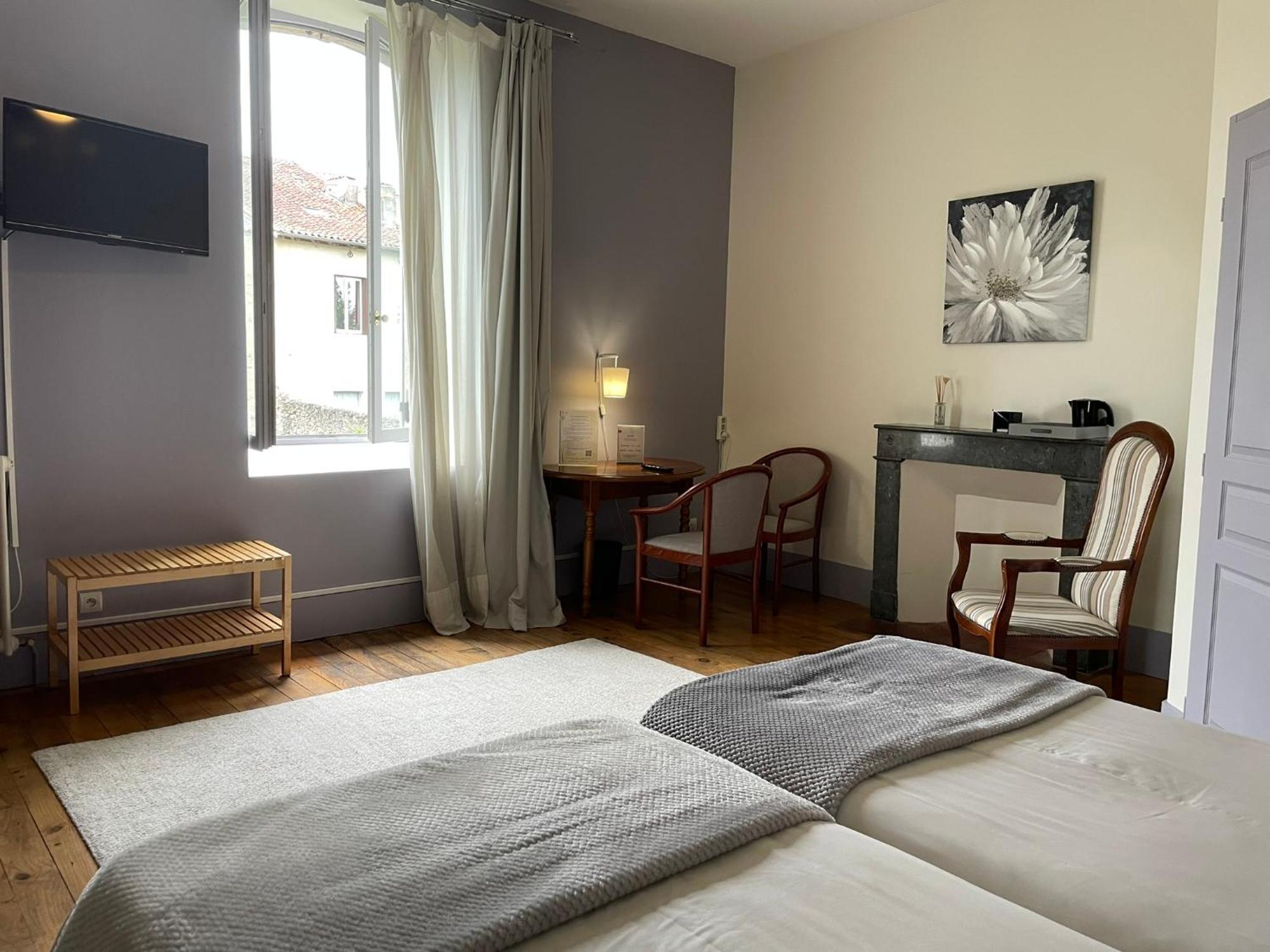Le St Vincent Hotel Roquefort  Bagian luar foto