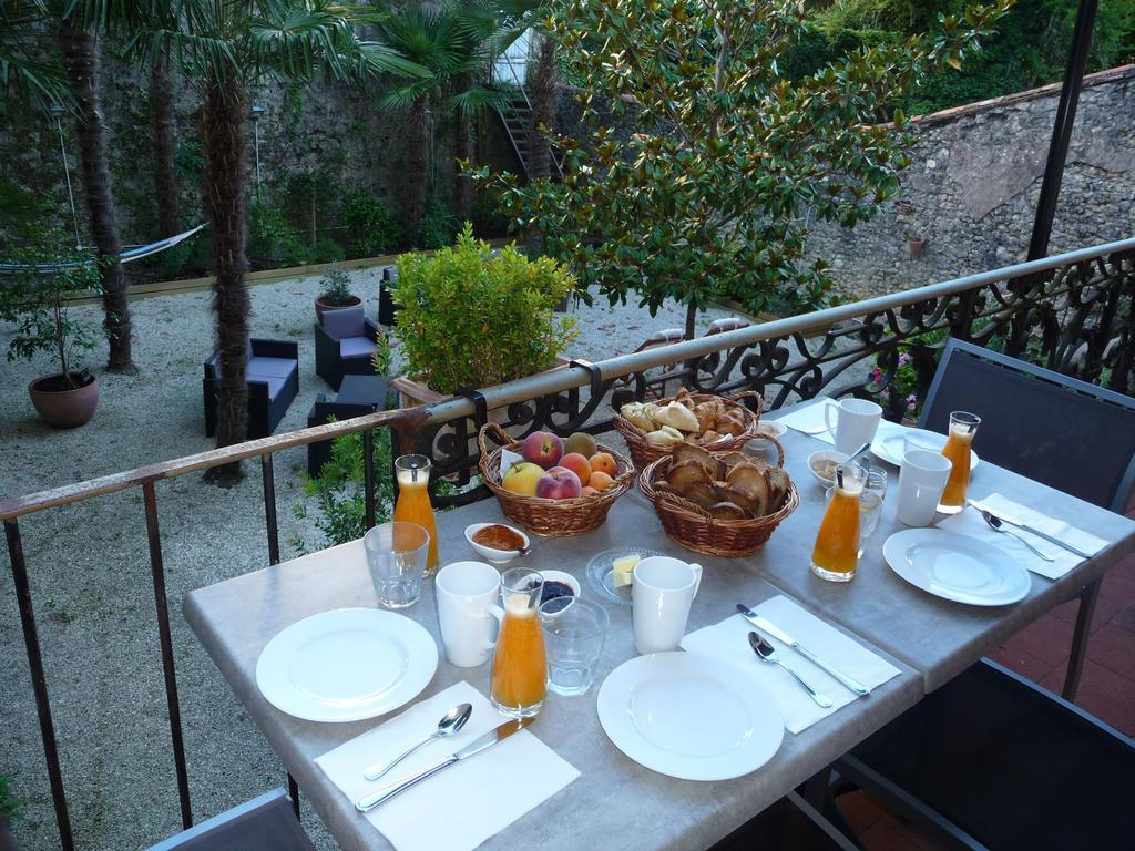 Le St Vincent Hotel Roquefort  Bagian luar foto